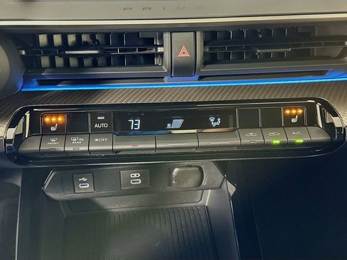 Used 2025 Toyota Prius XLE image 15