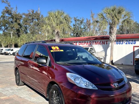 Used 2009 Toyota Sienna CE image 2