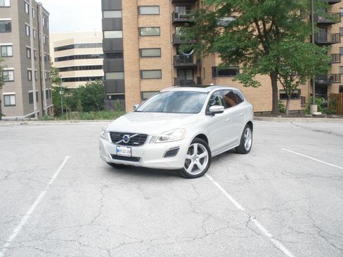 Used 2011 Volvo XC60 T6 R-Design w/ Convenience Pkg AWD/4WD image 17