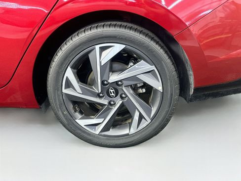 Used 2025 Hyundai Elantra Limited FWD image 11