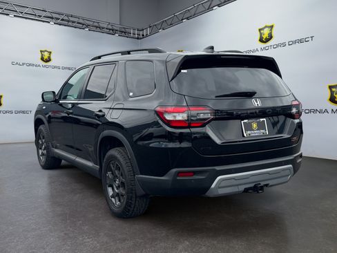Used 2023 Honda Pilot TrailSport image 3