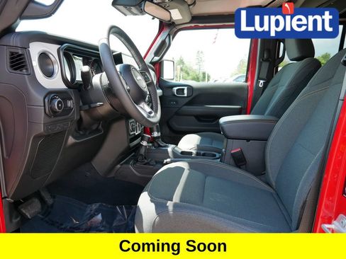 Used 2025 Jeep Wrangler Unlimited Sahara AWD/4WD image 8