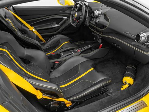 Used 2021 Ferrari F8 Tributo image 30