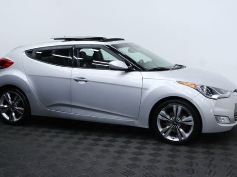 Used 2016 Hyundai Veloster w/ Option Group 02 image 4