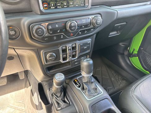 Used 2018 Jeep Wrangler Unlimited Sahara image 17