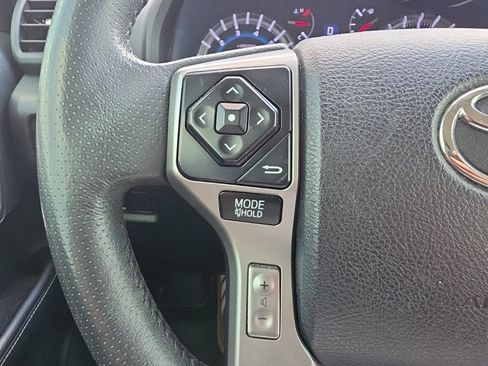 Used 2018 Toyota 4Runner SR5 AWD/4WD image 25
