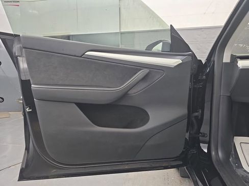Used 2025 Tesla Model Y Long Range image 22