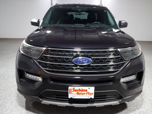 Used 2020 Ford Explorer XLT w/ Equipment Group 202A AWD/4WD image 4