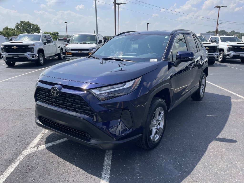 Used 2025 Toyota RAV4 XLE FWD image 7