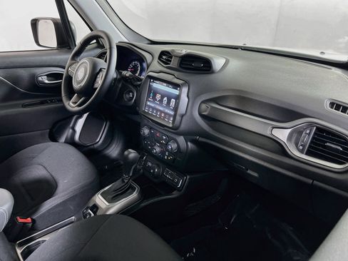 Used 2022 Jeep Renegade Latitude w/ Convenience Group AWD/4WD image 28