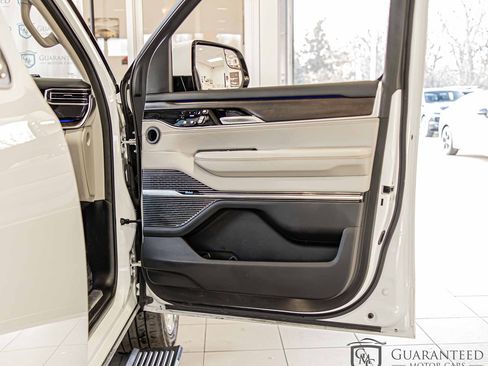 Used 2022 Jeep Grand Wagoneer Series II w/ Premium Group II image 28