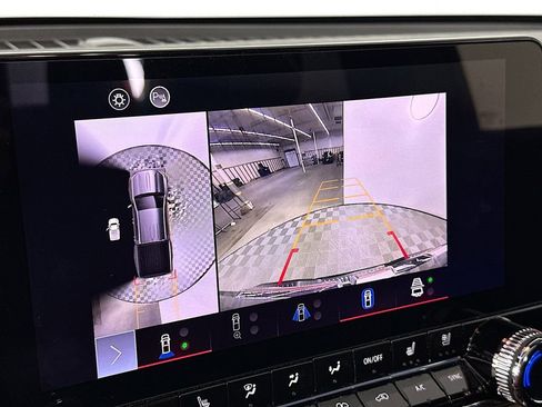 Used 2023 GMC Canyon Denali image 15