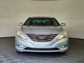 Used 2013 Hyundai Sonata SE w/ Navigation & Sunroof Pkg FWD video 2