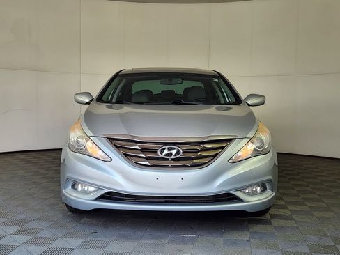 Used 2013 Hyundai Sonata SE w/ Navigation & Sunroof Pkg FWD image 2