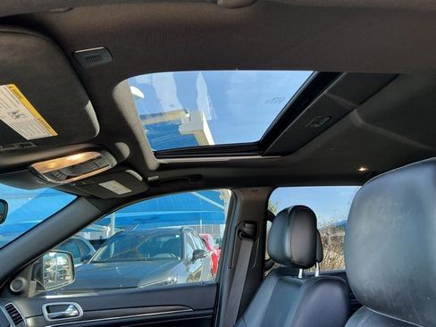 Used 2020 Jeep Grand Cherokee Limited w/ Premium Lighting Group image 11