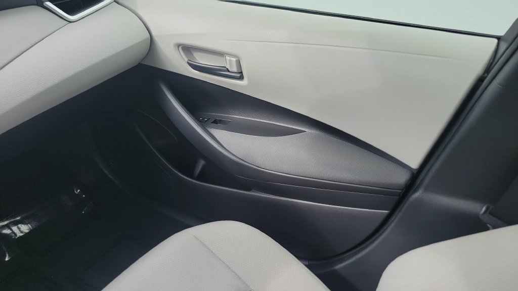 Used 2022 Toyota Corolla LE FWD image 12