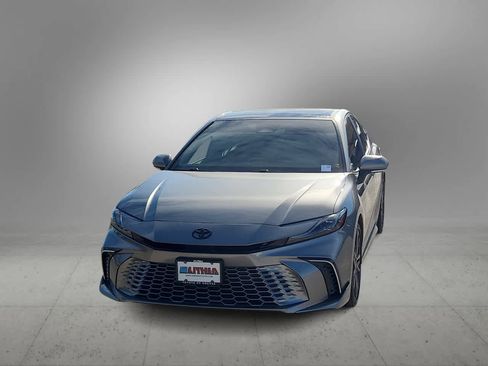 Used 2025 Toyota Camry XSE image 3