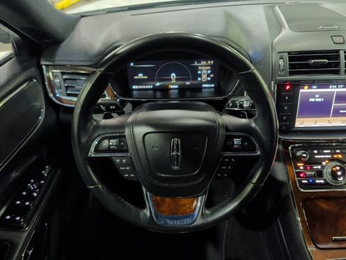 Used 2017 Lincoln Continental Select AWD/4WD image 17
