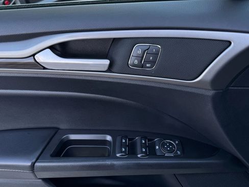 Used 2020 Ford Fusion SEL image 15