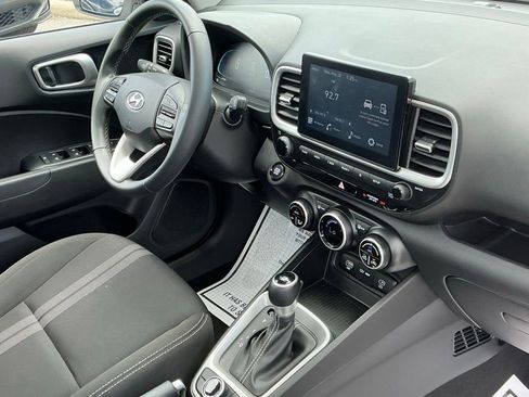 Used 2025 Hyundai Venue SEL FWD image 18