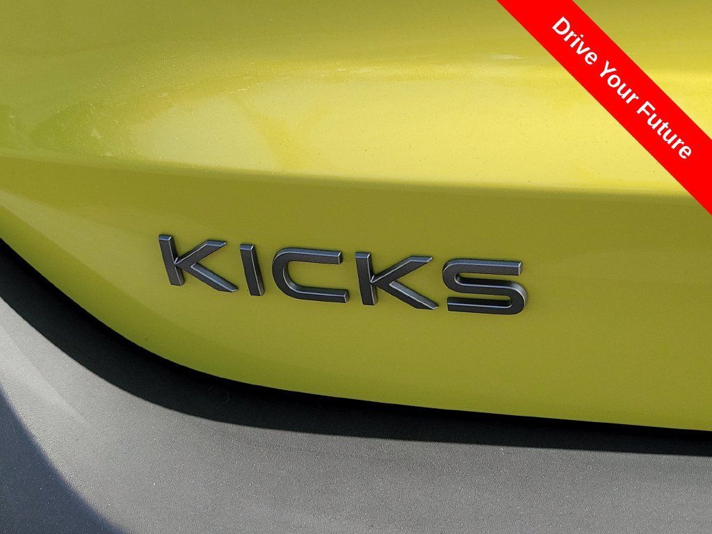 Used 2025 Nissan Kicks SR AWD/4WD image 28