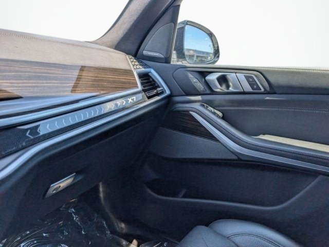 Used 2023 BMW X7 xDrive40i w/ M Sport Package AWD/4WD image 14