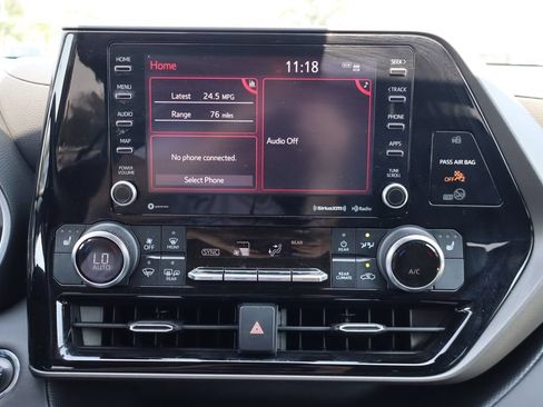 Used 2022 Toyota Highlander XLE AWD/4WD image 12