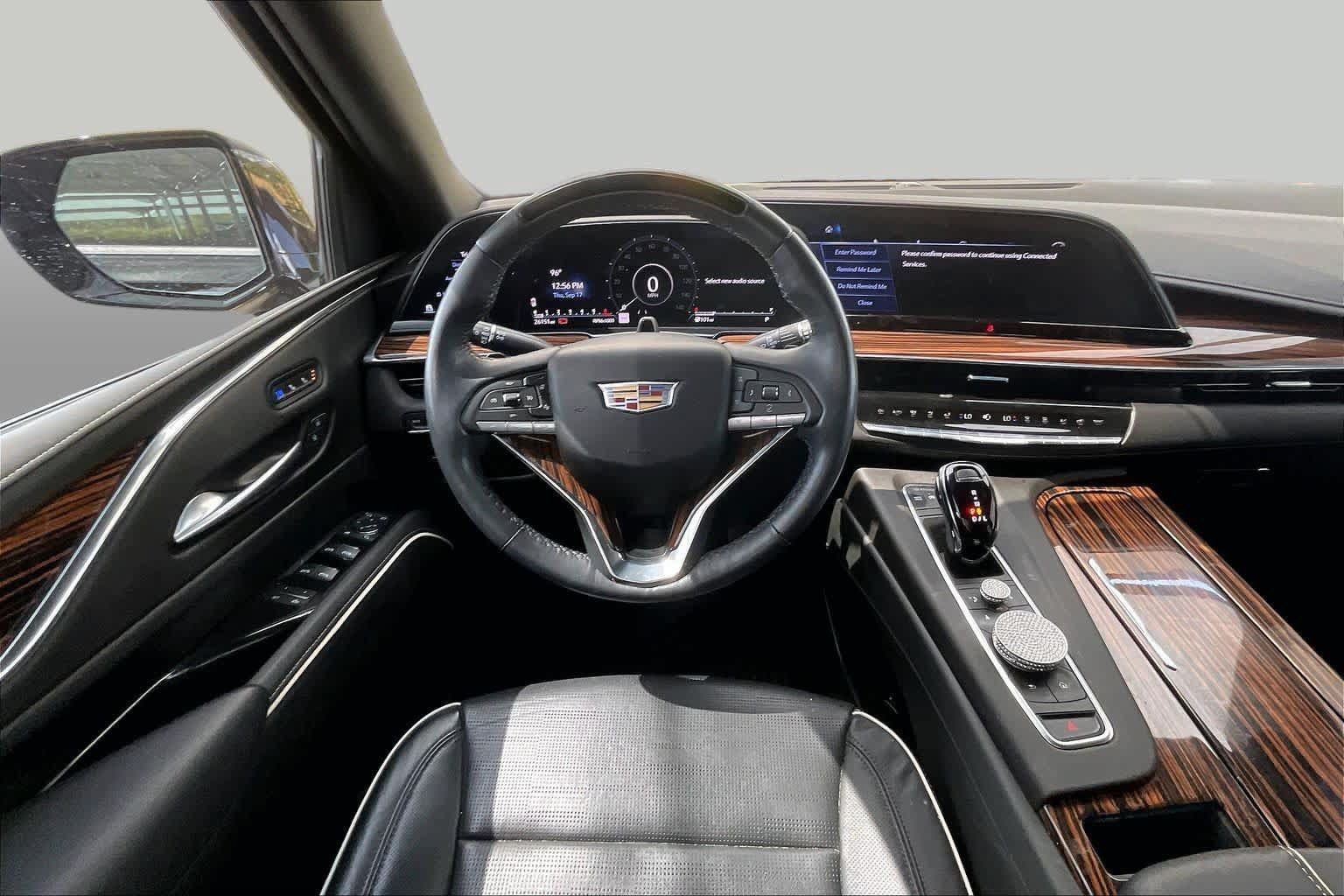 Used 2024 Cadillac Escalade Premium Luxury RWD image 6