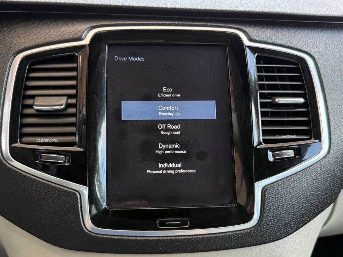 Used 2016 Volvo XC90 T6 Momentum w/ Momentum Plus Package AWD/4WD image 57