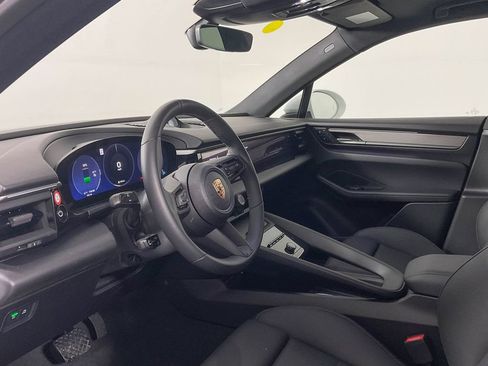 Certified 2024 Porsche Macan 4 Electric AWD/4WD image 4