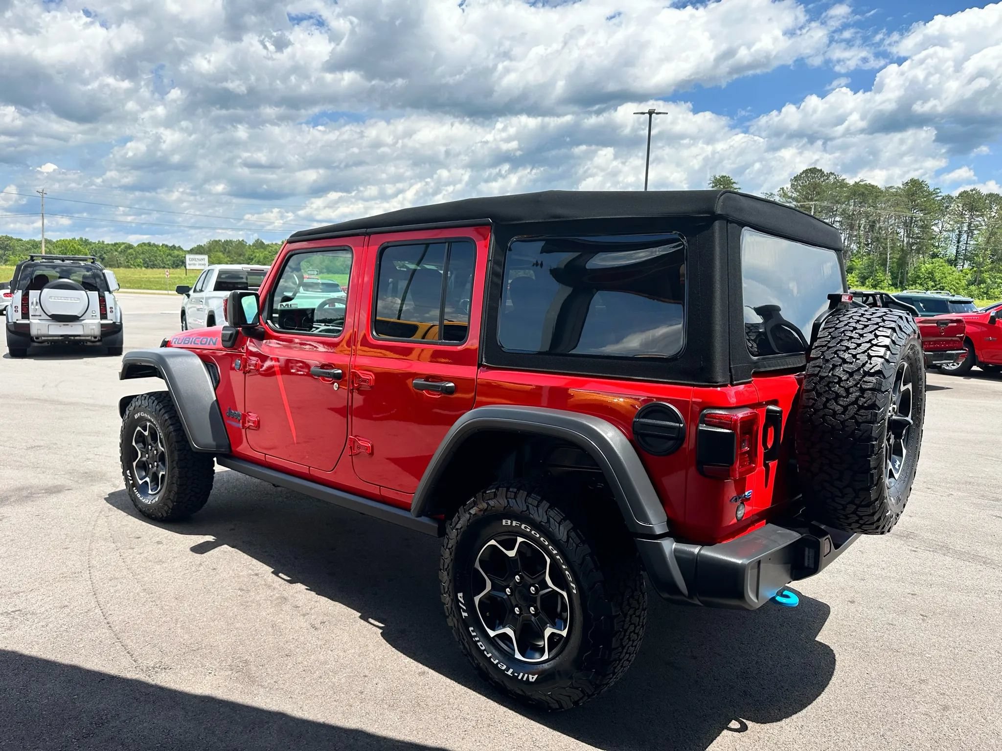 Used 2021 Jeep Wrangler Unlimited Rubicon 4xe w/ Cold Weather Group AWD/4WD image 3