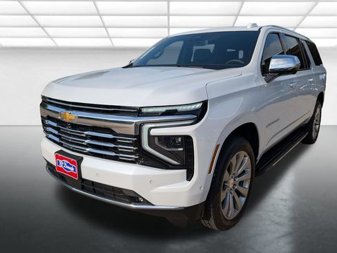 Used 2026 Chevrolet Suburban Premier w/ Sun And Tow Package RWD image 31