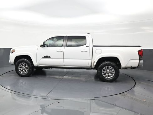 Used 2019 Toyota Tacoma SR5 image 2