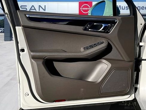 Used 2024 Porsche Macan S image 17