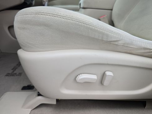 Used 2014 Nissan Pathfinder SV FWD image 28