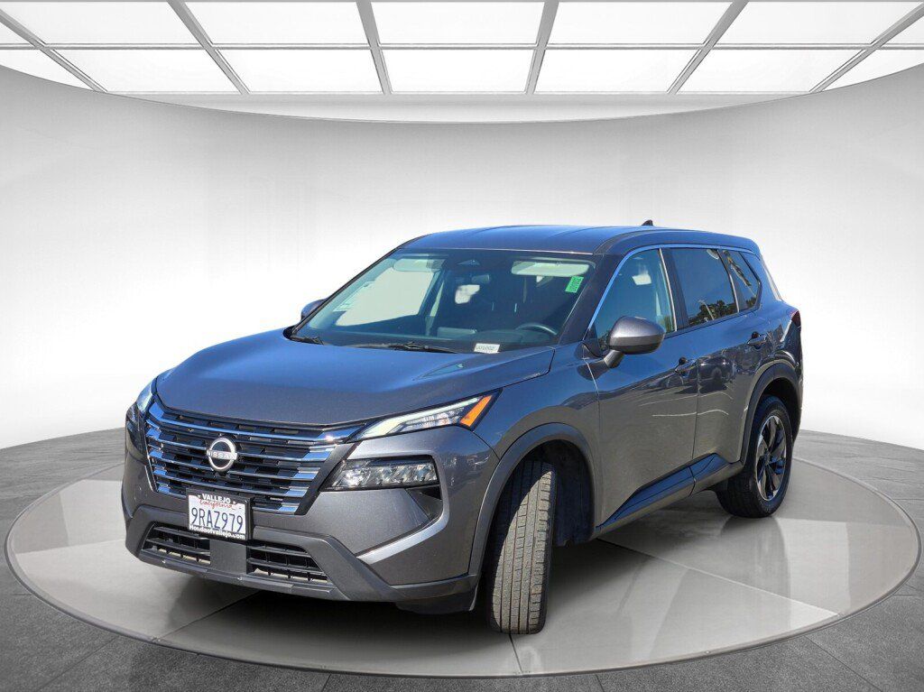 Used 2025 Nissan Rogue SV AWD/4WD image 7