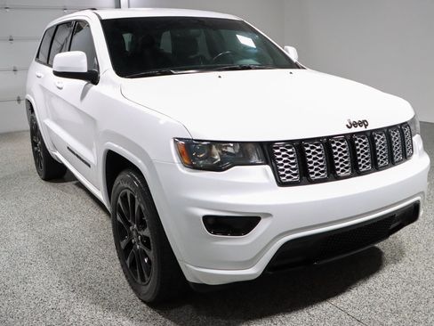 Used 2020 Jeep Grand Cherokee Altitude RWD image 5