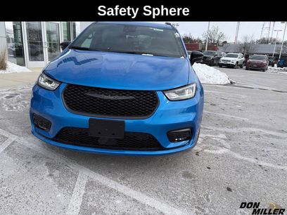 New 2026 Chrysler Pacifica Select w/ S Appearance Package