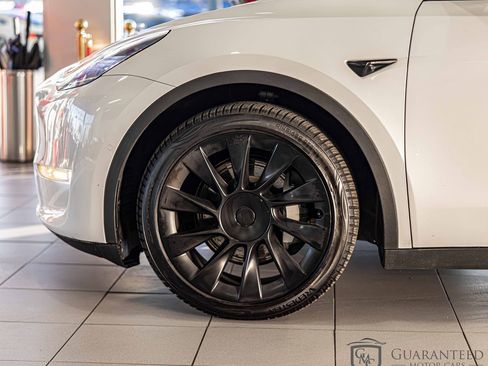 Used 2020 Tesla Model Y Long Range image 9