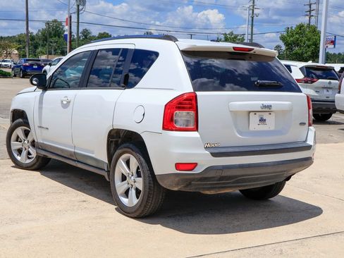 Used 2011 Jeep Compass Sport FWD image 2