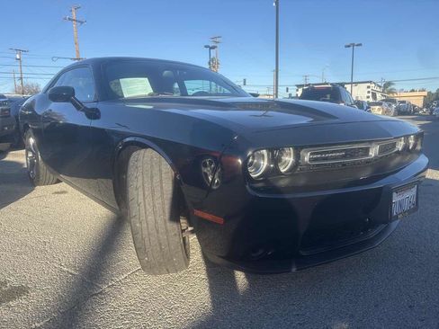 Used 2016 Dodge Challenger SXT Plus image 2