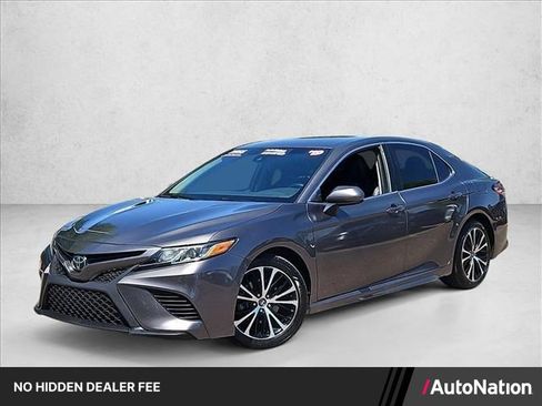Used 2019 Toyota Camry SE w/ Carpet Mat Package FWD image 1