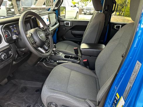 Used 2024 Jeep Wrangler Unlimited Sport AWD/4WD image 18