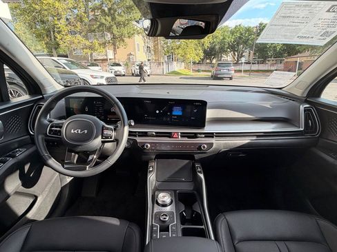 Used 2025 Kia Sorento EX AWD/4WD image 4