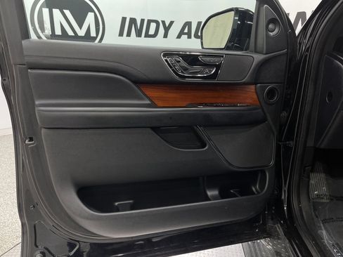 Used 2019 Lincoln Navigator Reserve AWD/4WD image 15
