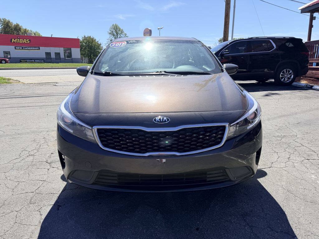 Used 2017 Kia Forte LX FWD image 2