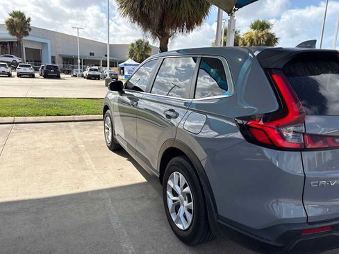 Used 2025 Honda CR-V LX image 6