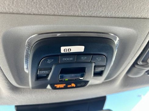 Used 2025 Toyota Corolla Cross XLE w/ Convenience Package FWD image 25