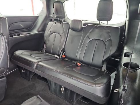 Used 2025 Chrysler Pacifica Select image 38