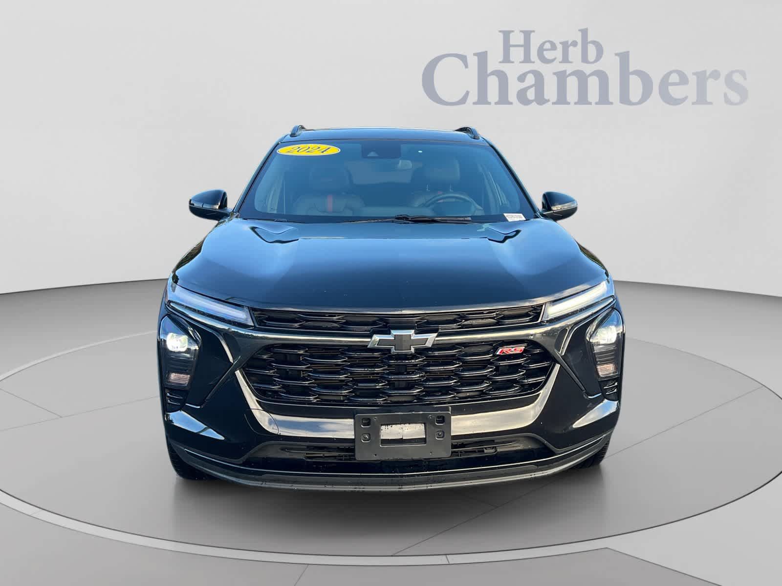 Used 2024 Chevrolet Trax RS w/ Sunroof Package FWD image 2